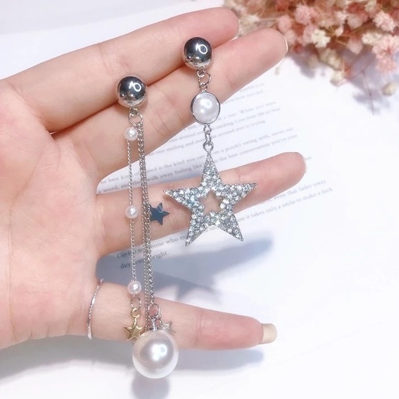 🆕 RHEA Asymmetrical Drop Earrings - Picture 2 of 7